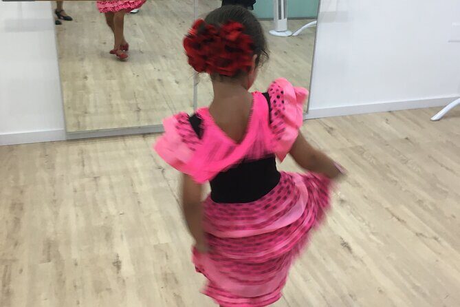 45 minutes flamenco dance class for family in Málaga - The easy family dance you can repeat