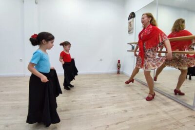 45 minutes flamenco dance class for family in Málaga - Where You’ll Meet in Málaga (And Why It Makes the Day Easier)