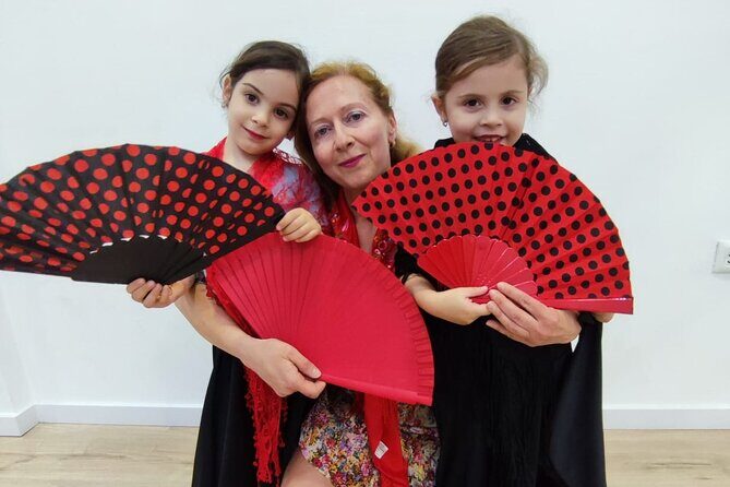 45 minutes flamenco dance class for family in Málaga - Who this flamenco class fits best in your trip
