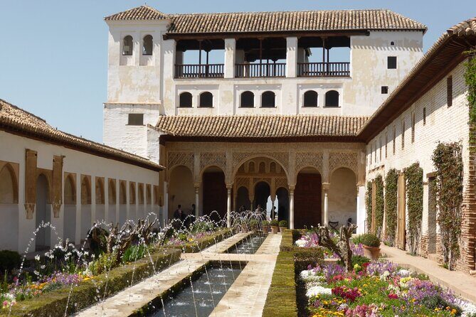 Alhambra and Albaicin Private Day Trip from Malaga - Albaicín First: Moorish Architecture and Real Neighborhood Texture