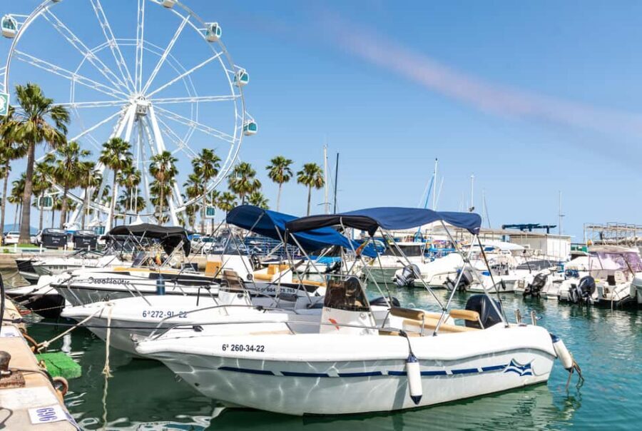 Benalmádena: Alquiler de barcos sin licencia Costa del Sol - The Boat Setup: Music, Fridge, Solarium, and Easy Comfort