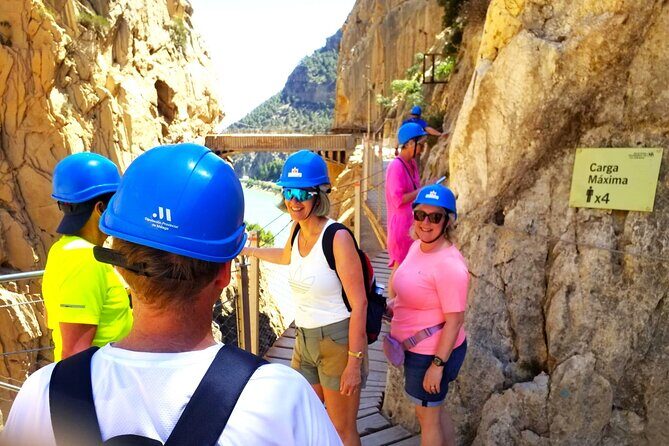 Caminito del Rey Group Walking Tour - Hike breakdown: from El Kiosko to the hanging bridge