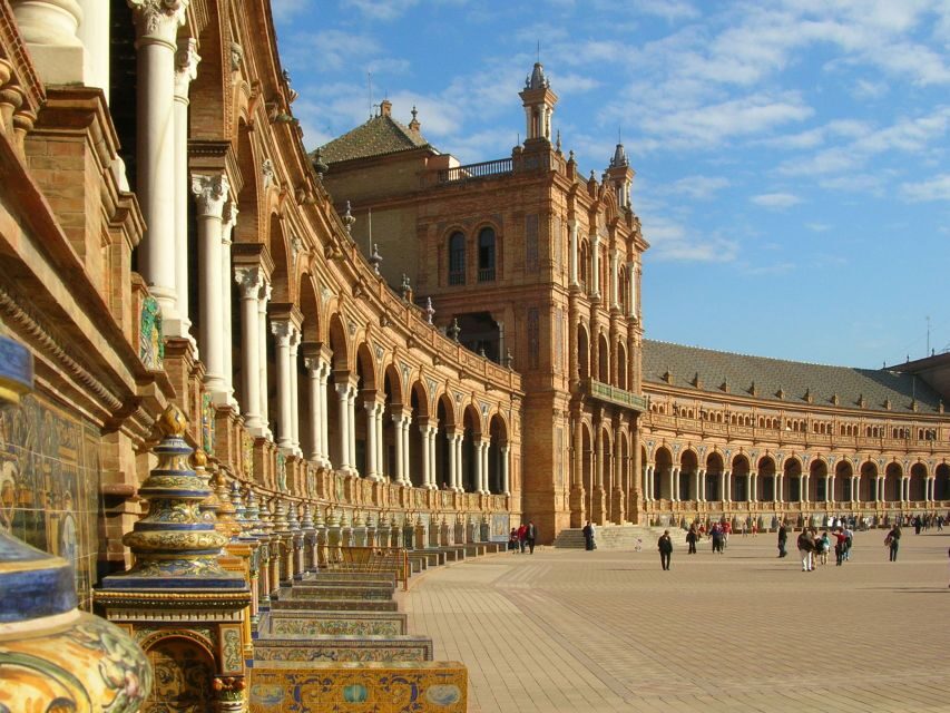 From Malaga: Private Seville, Alcazar and Cathedral Day Trip - The 9-hour Malaga-to-Seville Rhythm (and why you should like it)