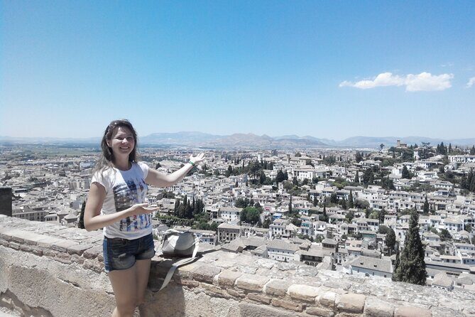 Full-Day Trip to Granada from Malaga with Private Guide - Start at Puerta de Elvira, then slide into Albaicín’s world