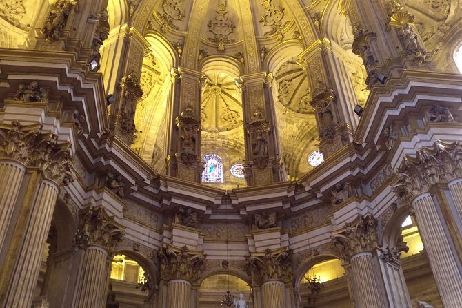 Guided visit to the Cathedral of Malaga and its surroundings - Inside the cathedral: Our Lady of the Incarnation and the conquest story
