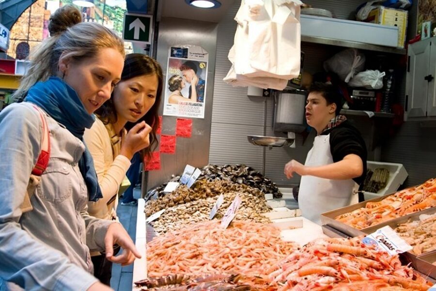 Malaga: Authentic Paella Cooking Class with Sangría - Cooking paella with a chef: how the class keeps you on track