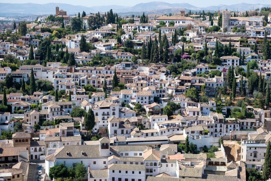 Malaga: Granada Day Trip with Alhambra, Palaces and Gardens - How the morning starts: meeting points and timing you should plan for