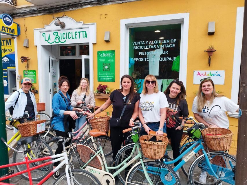 Malaga: Guided Bike Tour - Calle Larios: Pedestrian street energy on two wheels