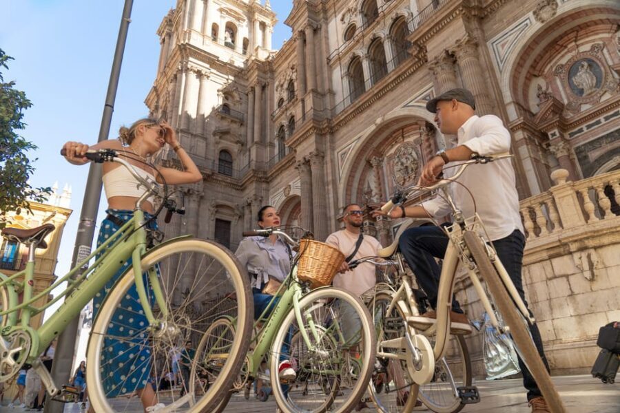 Málaga: Highlights, Hidden Gems and Coast Vintage Bike Tour - Alcazaba of Málaga: fortress power with manageable cycling