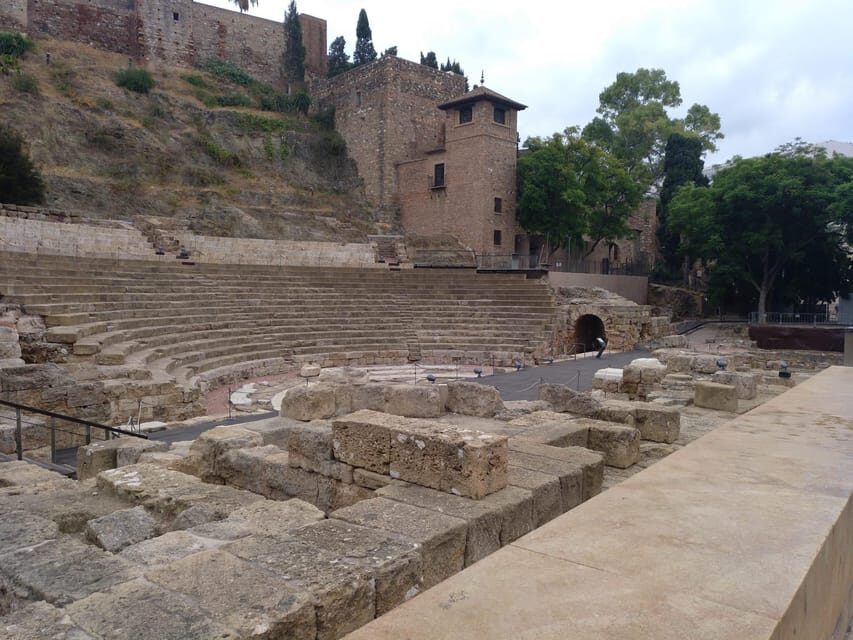 Malaga: long highlights tour with skip-line-tickets - Larios Street, Sagrario Church, and Bishop’s Square (getting your bearings)