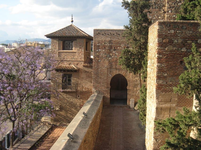 Malaga: long highlights tour with skip-line-tickets - Roman Theatre and Alcazaba: the payoff views over Malaga port