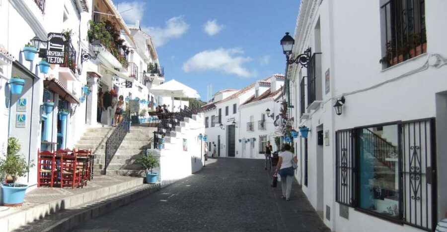 Malaga: Private Day Trip to Mijas - Mijas Pueblo walking tour: craft shops, narrow streets, and the slow pace