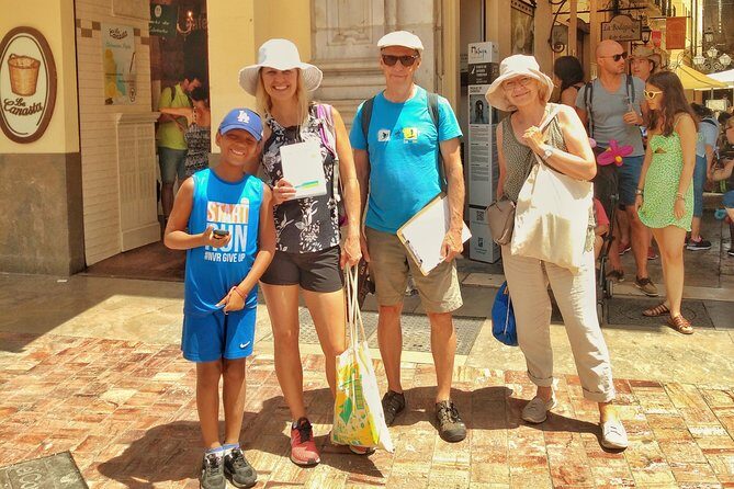 Málaga: Private Sightseeing Treasure Hunt - Teatro Cervantes and the garden viewpoint moments
