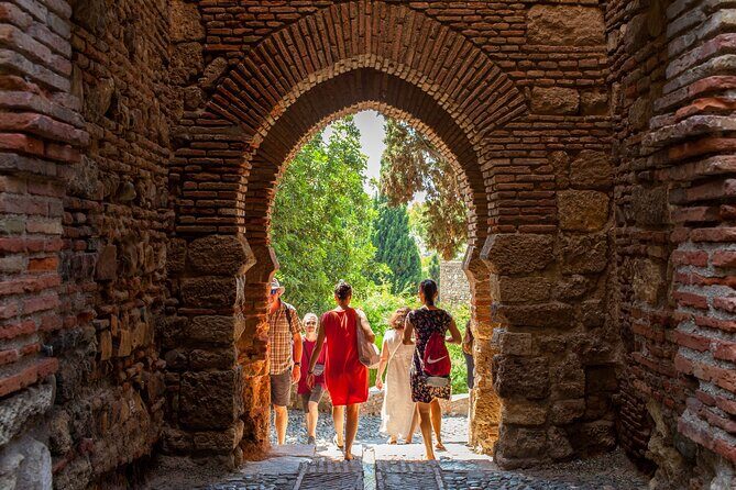 Malaga Private Walking Tour, Alcazaba & Catamaran Cruise - Gibralfaro Castle Stop: Quick Hill Time, Big Views