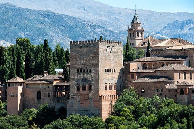 Malaga to Granada trip with Alhambra tickets included - Sacromonte: steep streets and cave-house culture