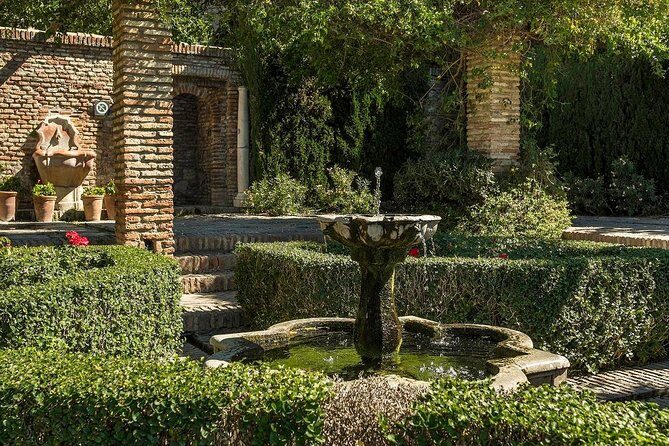 Malaga Tour with Cathedral, Alcazaba and Roman Theatre - Málaga Cathedral, la manquita: the interior moment you’ll remember