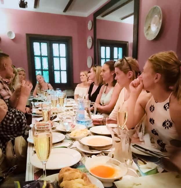 Marbella: Hidden Taverns, Tapas & Wine in the Old Town - Where you start: Plaza de los Naranjos and a quick Old Town orientation