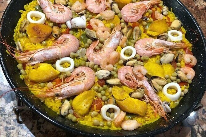 Paella class - What you actually learn: ingredients, cutting, and the “why” behind the recipe