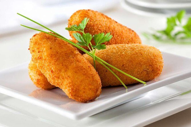 PREMIUM TAPAS TOUR: Tapas, Paella and Winery - Andalusian wine pairing: what to pay attention to