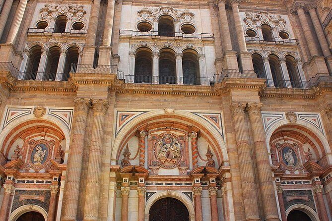Private walking tour - Plaza de la Merced: Picasso’s birthplace area plus a political obelisk