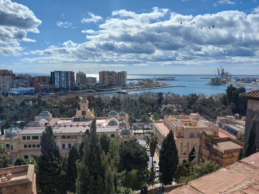 Private walking tour: Cathedral, Alcazaba and Roman Theatre - Key highlights worth caring about