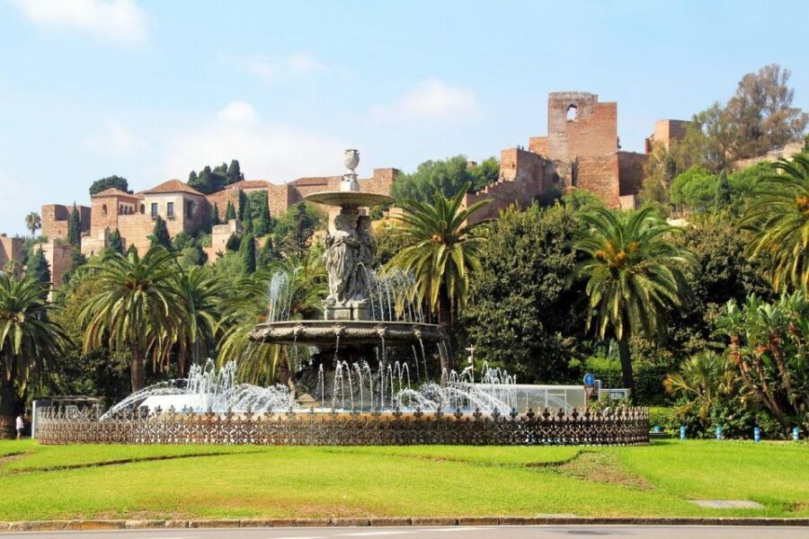 Private walking tour: Cathedral, Alcazaba and Roman Theatre - Malaga Cathedral, La Manquita: the unfinished façade and mosque origins