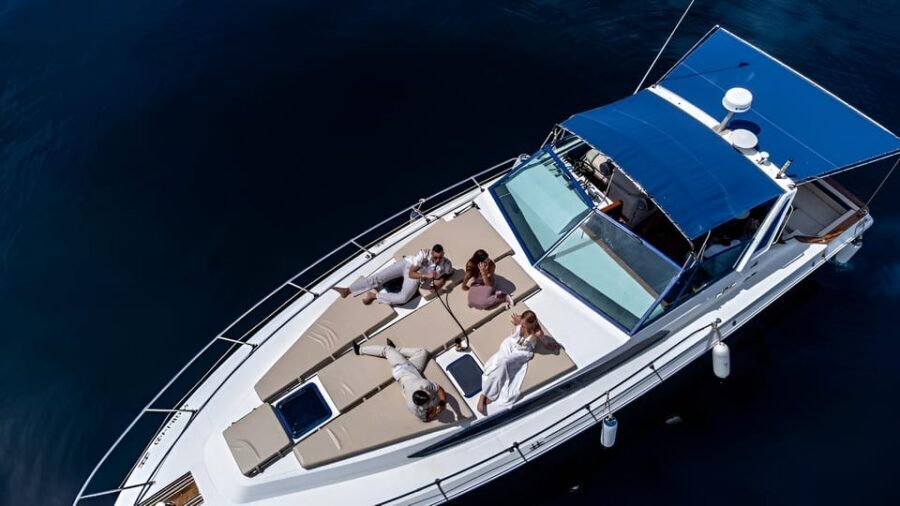 PUERTO BANUS: YACHT RENTAL FOR GROUP 2H - A private 2-hour yacht escape from Puerto Banús