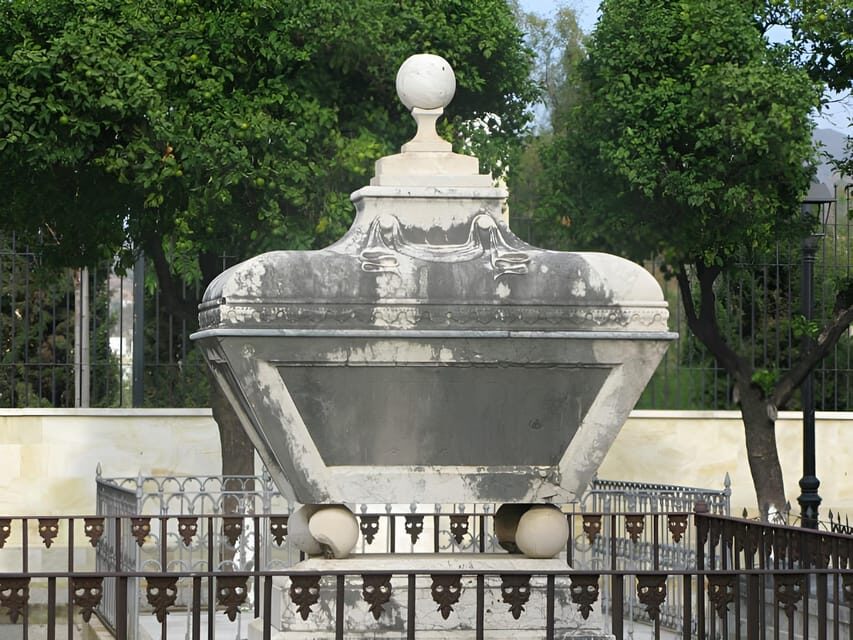 San Miguel Cemetery Tour of Malaga - Meeting Up: The Blue Umbrella Start and the Plaza Del Patrocinio Briefing