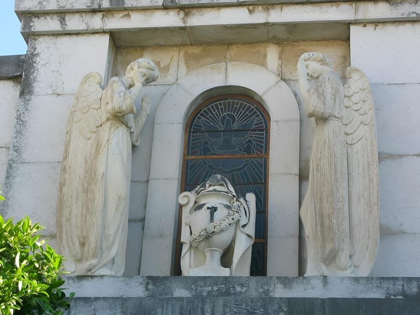 San Miguel Cemetery Tour of Malaga - Comfort and Common Sense: What to Bring and What to Avoid