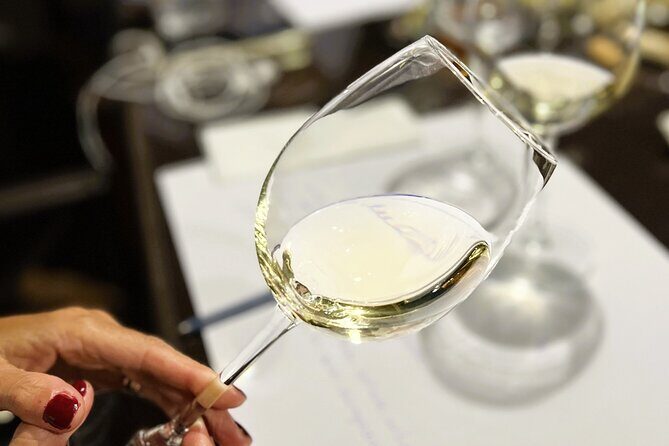 Sensory Tasting to Discover Wine with the 5 Senses - Art and Sight: Connecting Color and Mood to the Wine