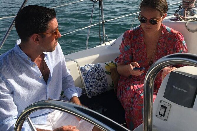 Shared Sailboat Experience Feel nature with dolphins - The 2-Hour Sail Plan: Dolphin Spotting in Real Time