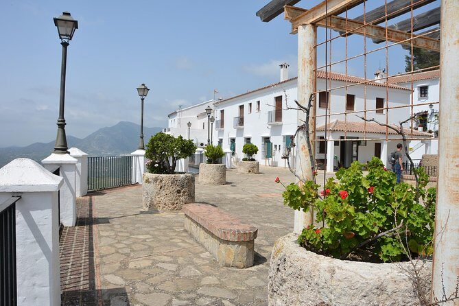 Wine, Tapas & Lake Zahara by e-bike incl Ronda pickup (full day) - Zahara de la Sierra by e-bike: what you should expect at Stop 1